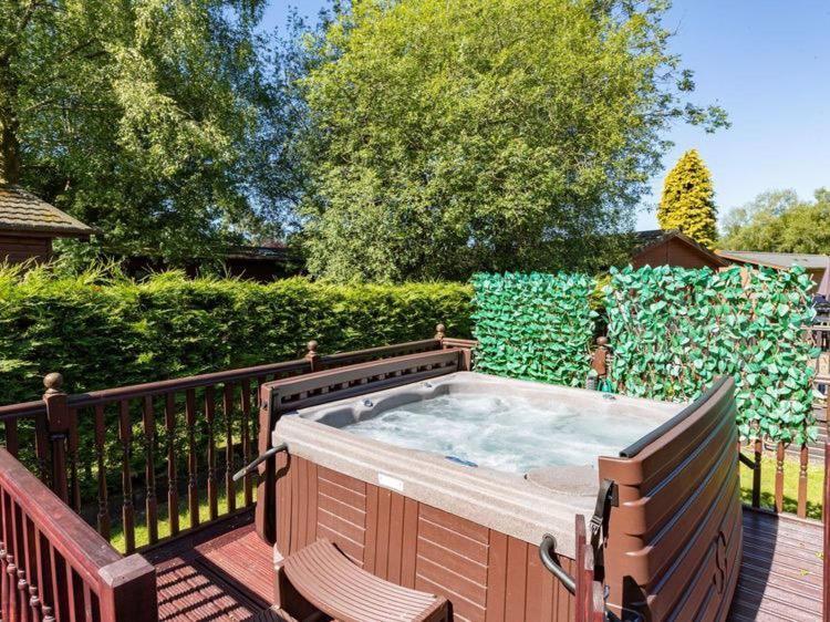 Windermere Retreat - White Cross Bay Holiday Park Extérieur photo